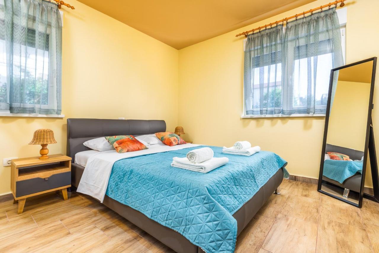 Apartmani Monte Pola Esterno foto