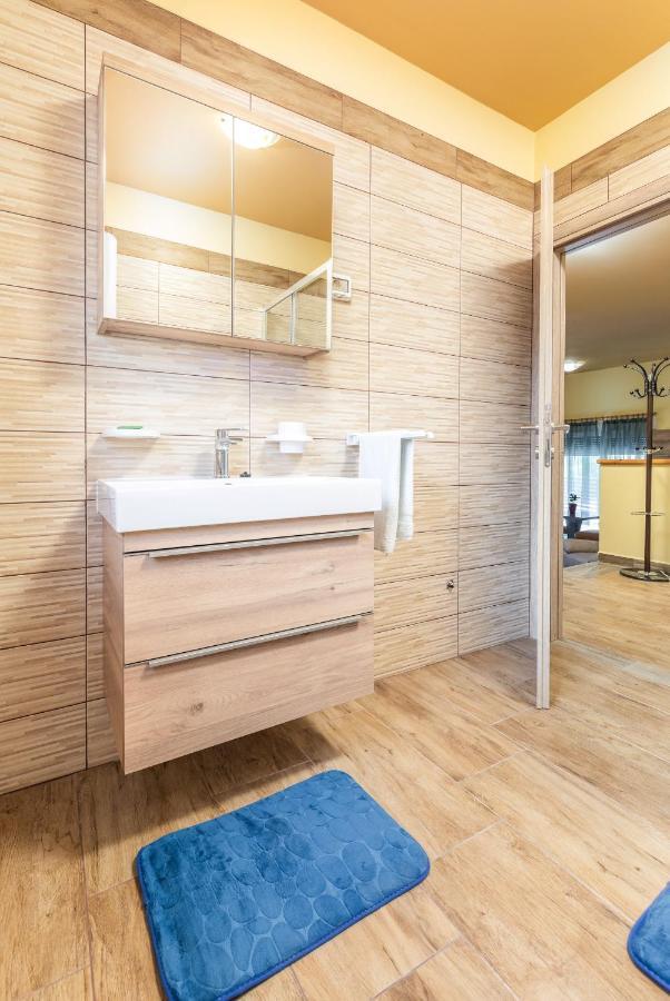 Apartmani Monte Pola Esterno foto