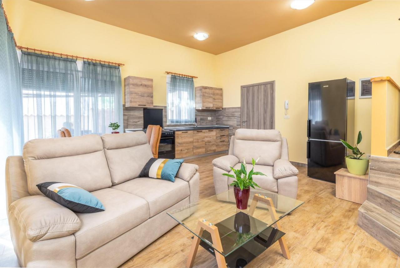 Apartmani Monte Pola Esterno foto